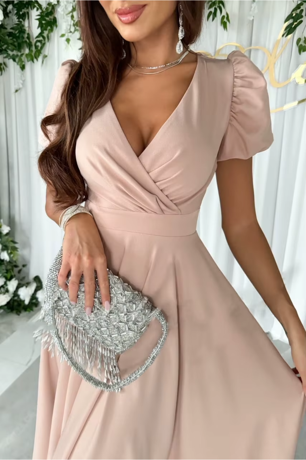Anika - Elegancka midi sukienka z dekoltem V na wesela i inne okazje
