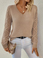 Jemma - Modny sweter z dekoltem w serek i wycięciami