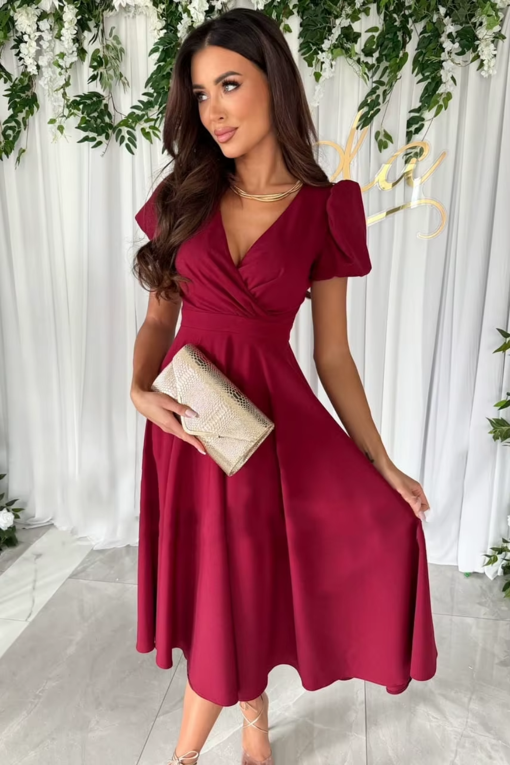 Anika - Elegancka midi sukienka z dekoltem V na wesela i inne okazje