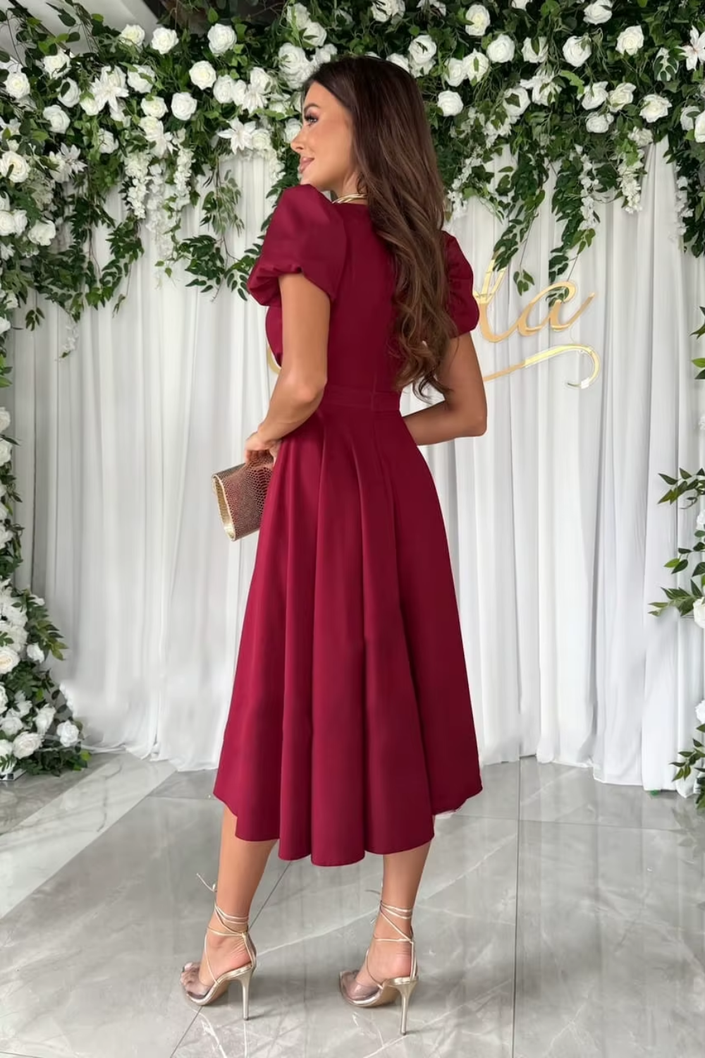 Anika - Elegancka midi sukienka z dekoltem V na wesela i inne okazje