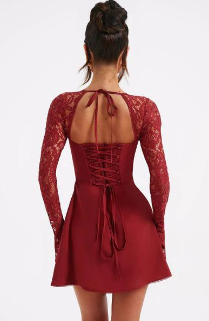 Eliana - Elegancka koronkowa mini sukienka z rozkloszowanymi rękawami