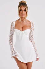 Eliana - Elegancka koronkowa mini sukienka z rozkloszowanymi rękawami