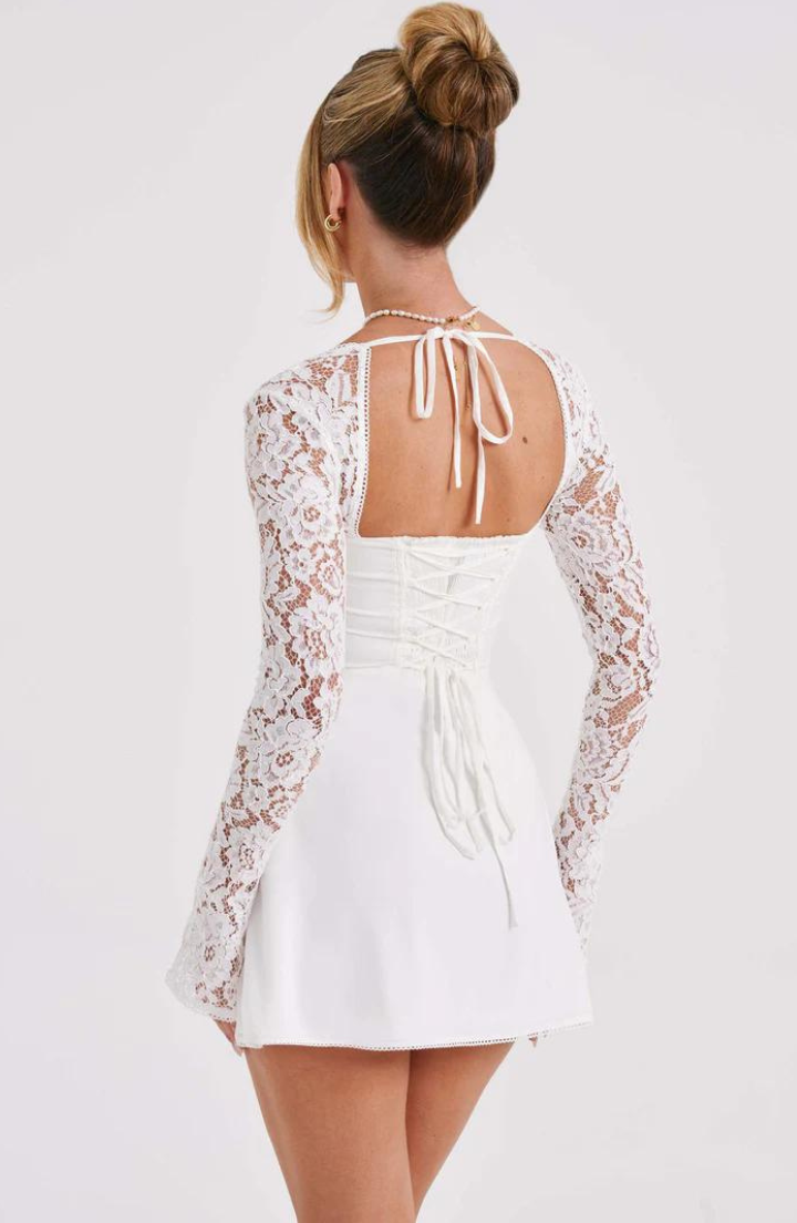 Eliana - Elegancka koronkowa mini sukienka z rozkloszowanymi rękawami