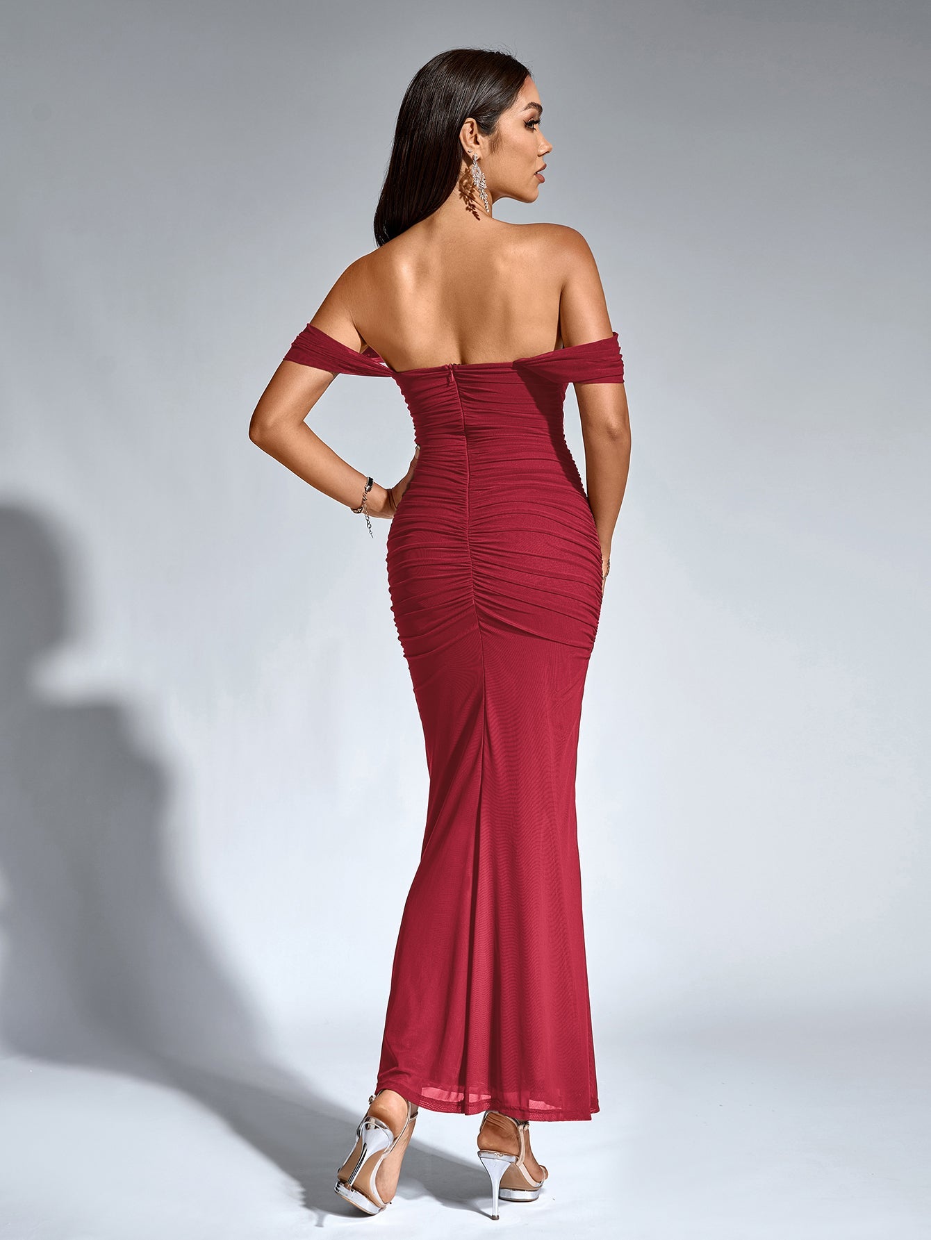Sukienka Bodycon z Odkrytymi Ramionami i Zamkiem z Tyłu