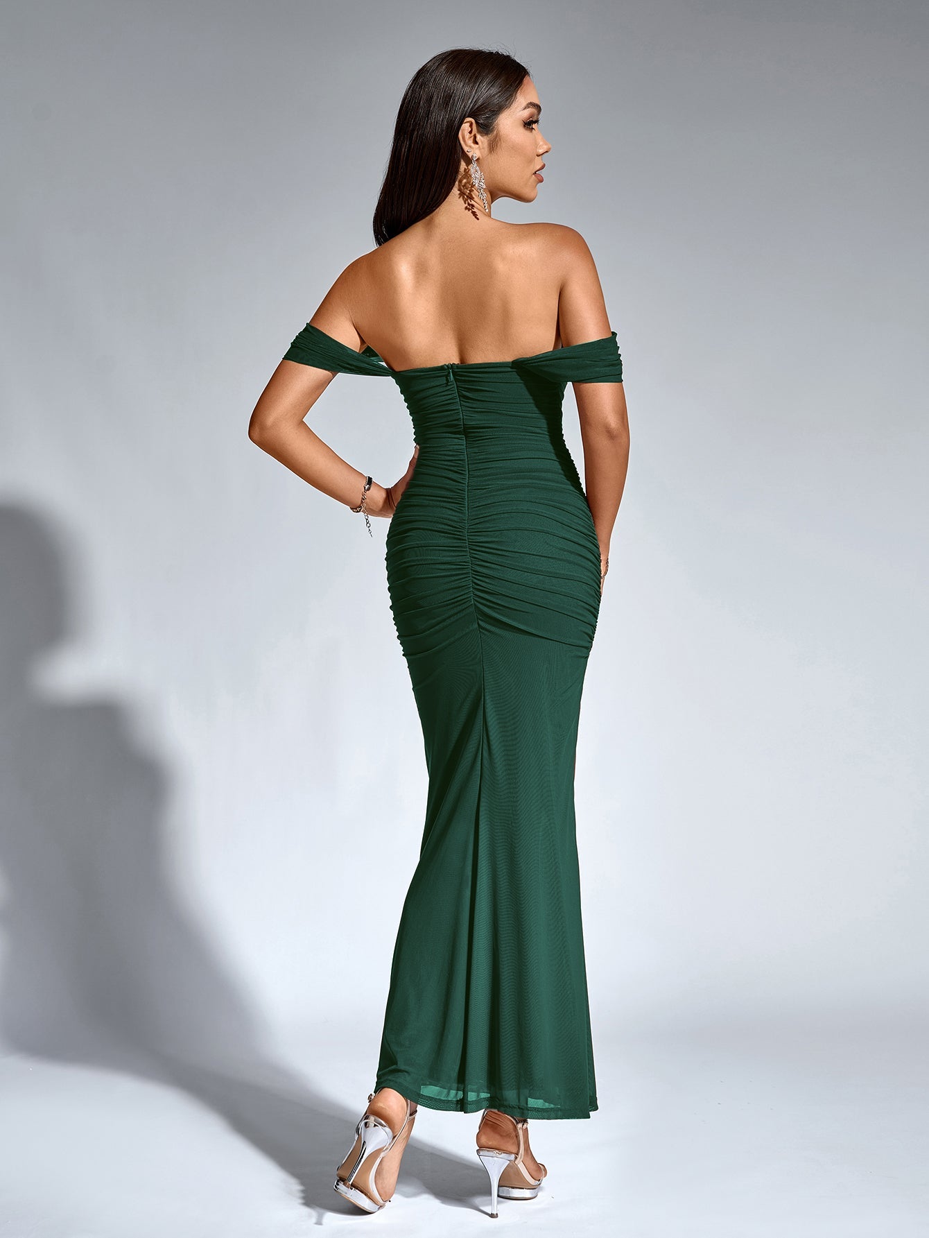 Sukienka Bodycon z Odkrytymi Ramionami i Zamkiem z Tyłu