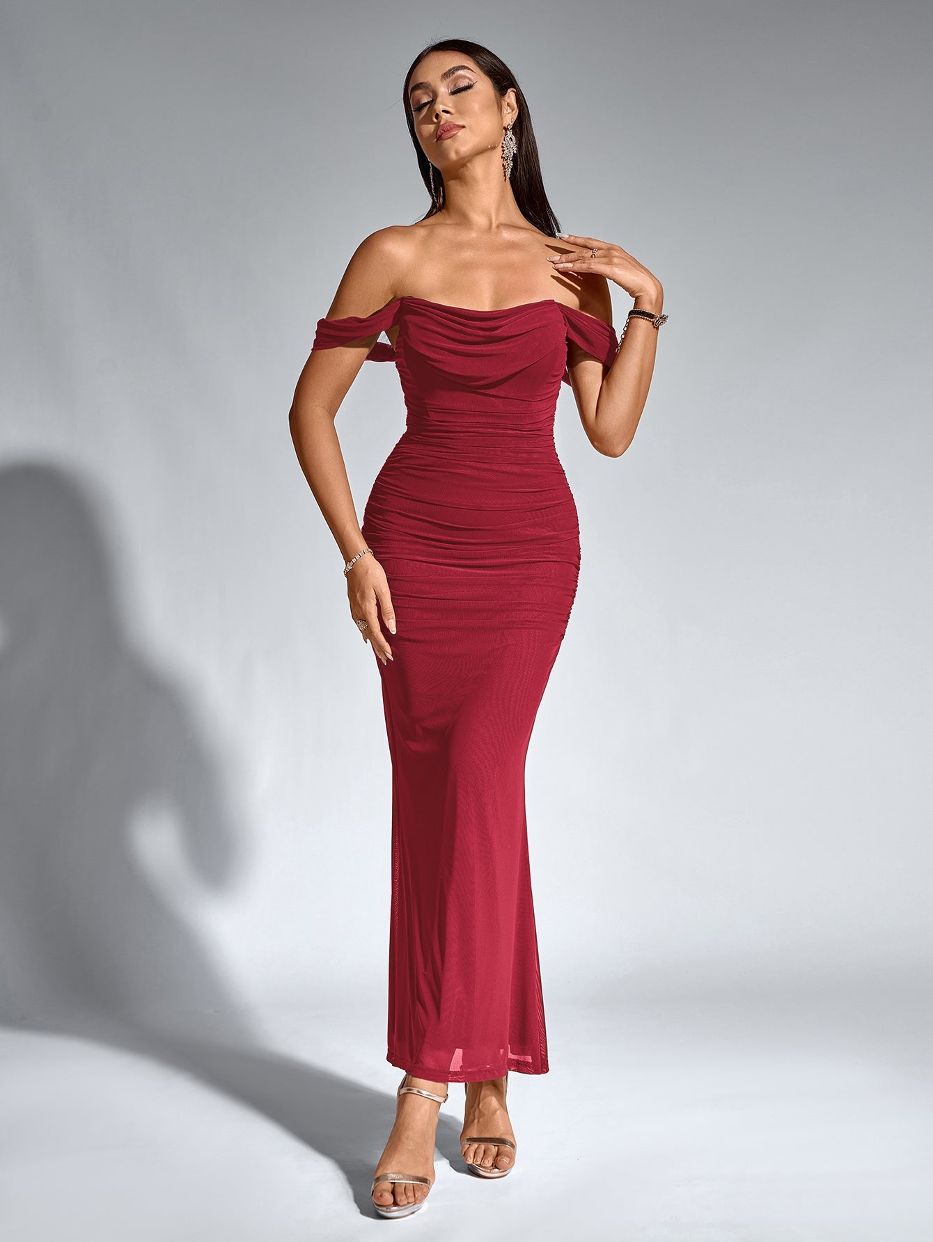Sukienka Bodycon z Odkrytymi Ramionami i Zamkiem z Tyłu