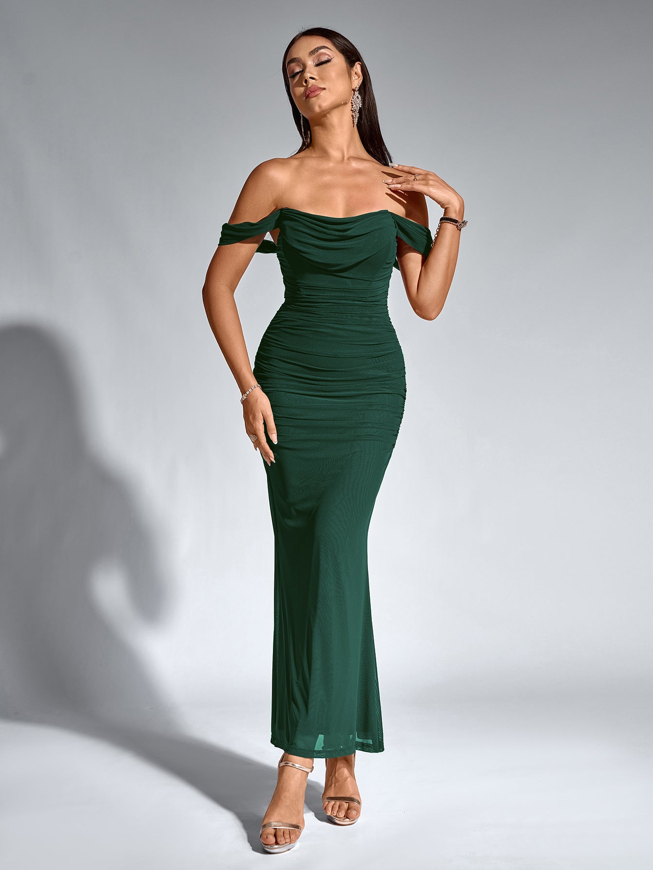 Sukienka Bodycon z Odkrytymi Ramionami i Zamkiem z Tyłu
