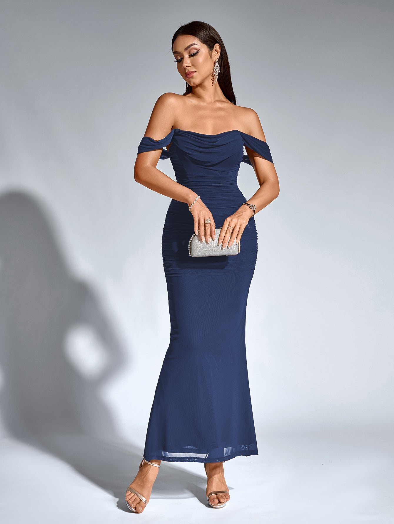 Sukienka Bodycon z Odkrytymi Ramionami i Zamkiem z Tyłu