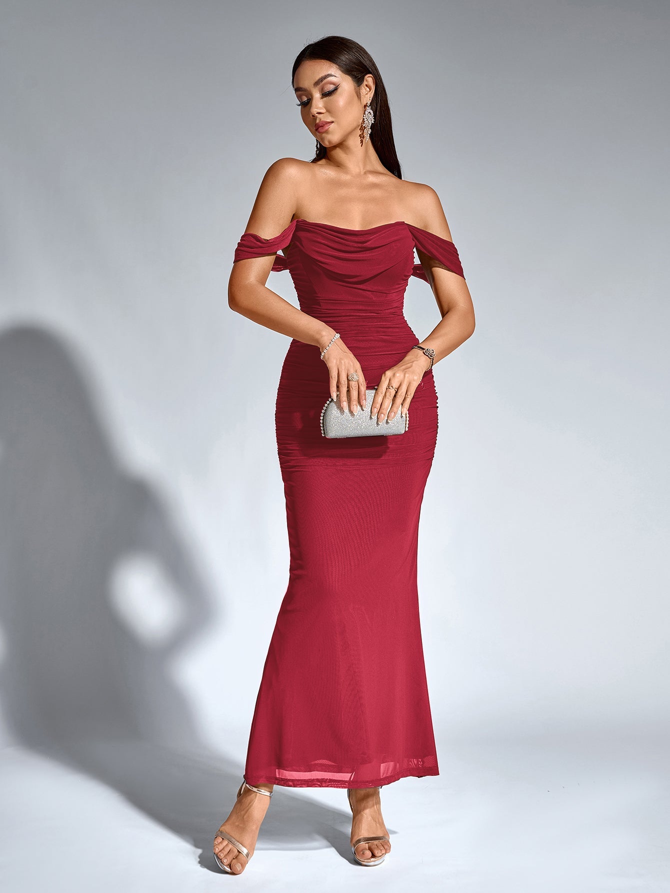Sukienka Bodycon z Odkrytymi Ramionami i Zamkiem z Tyłu