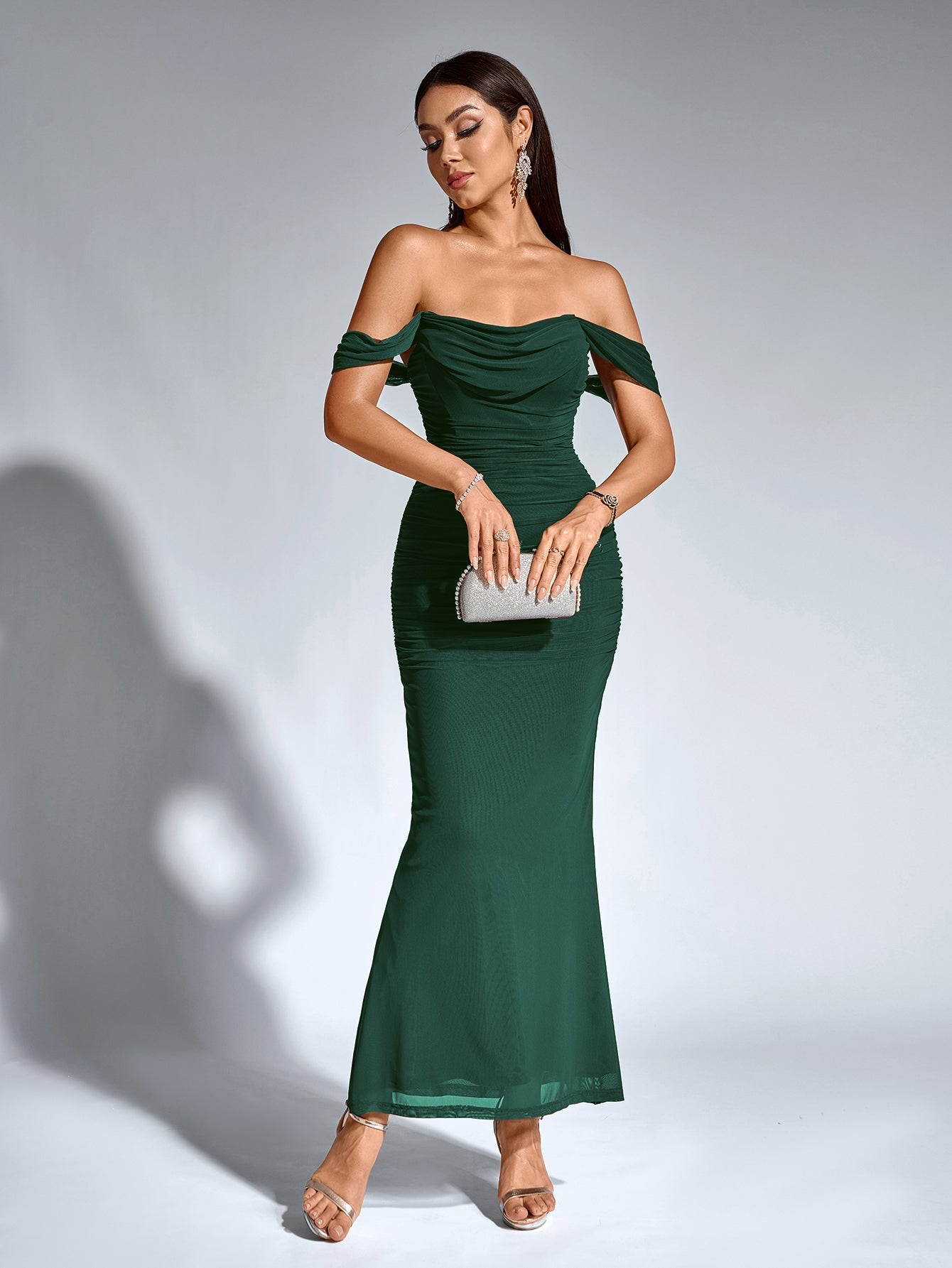 Sukienka Bodycon z Odkrytymi Ramionami i Zamkiem z Tyłu