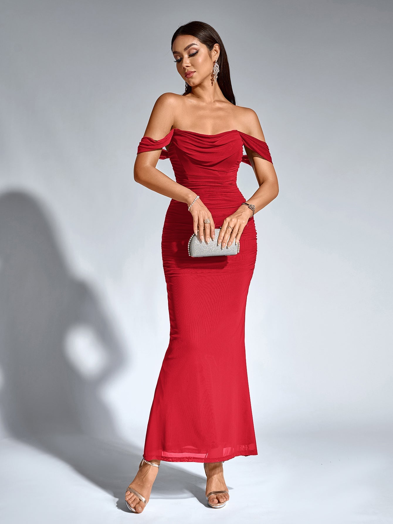 Sukienka Bodycon z Odkrytymi Ramionami i Zamkiem z Tyłu