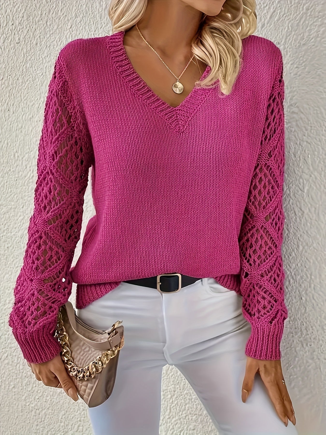 Jemma - Modny sweter z dekoltem w serek i wycięciami